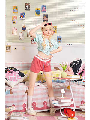 Xia Ying 148 cm – ολόσωμη όρθια με σορτς και μπλούζα